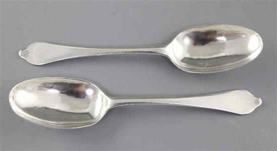 A pair of William III silver dognose rat tail table spoons Length 197mm, weight 4.5oz/143grms